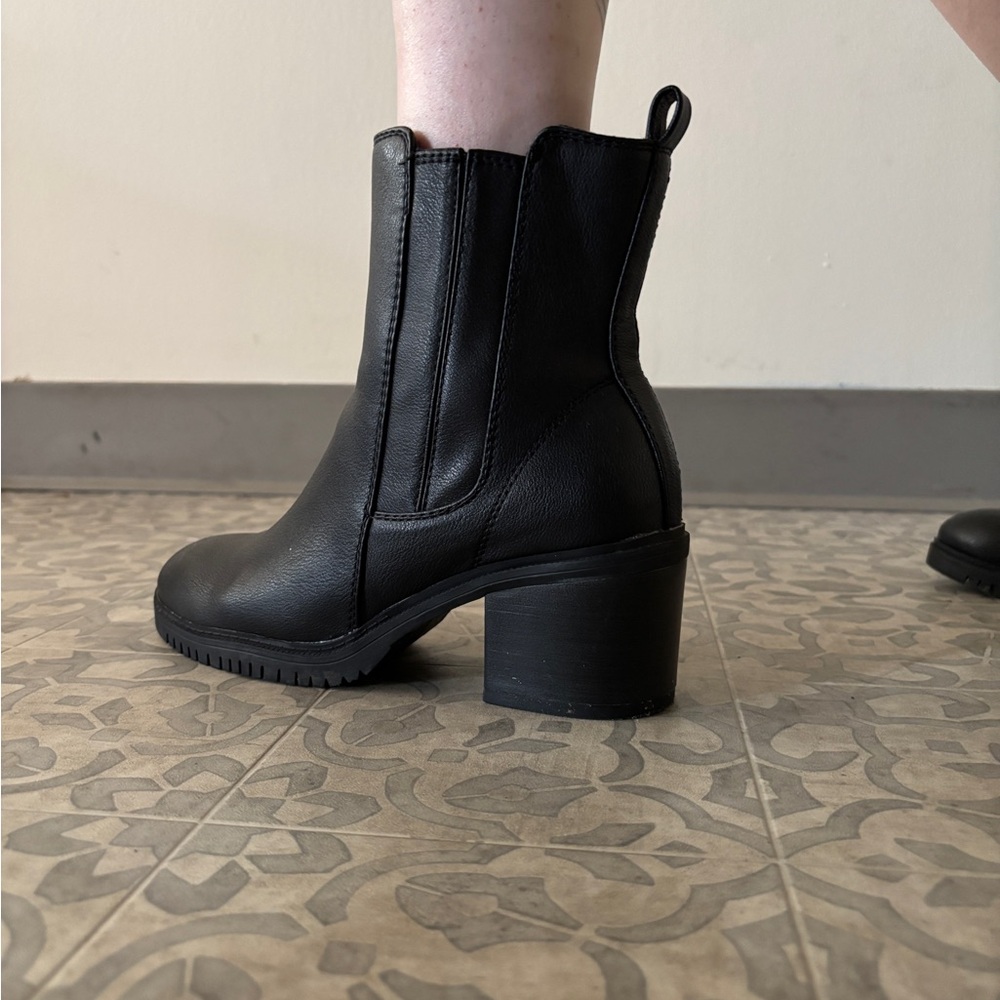 BareTraps Feeney Black Leather Ankle Booties 6.5 Block Heel Side Zip - Picture 9 of 9